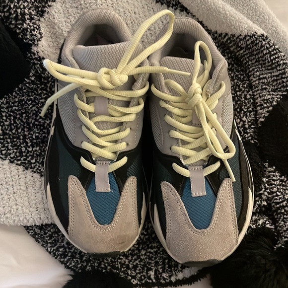 Adidas Yeezy Boost 700 Wave Runner - Picture 8 of 9